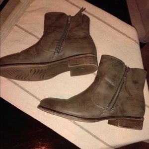 White Mountain Dark Taupe Boots Size 7.5